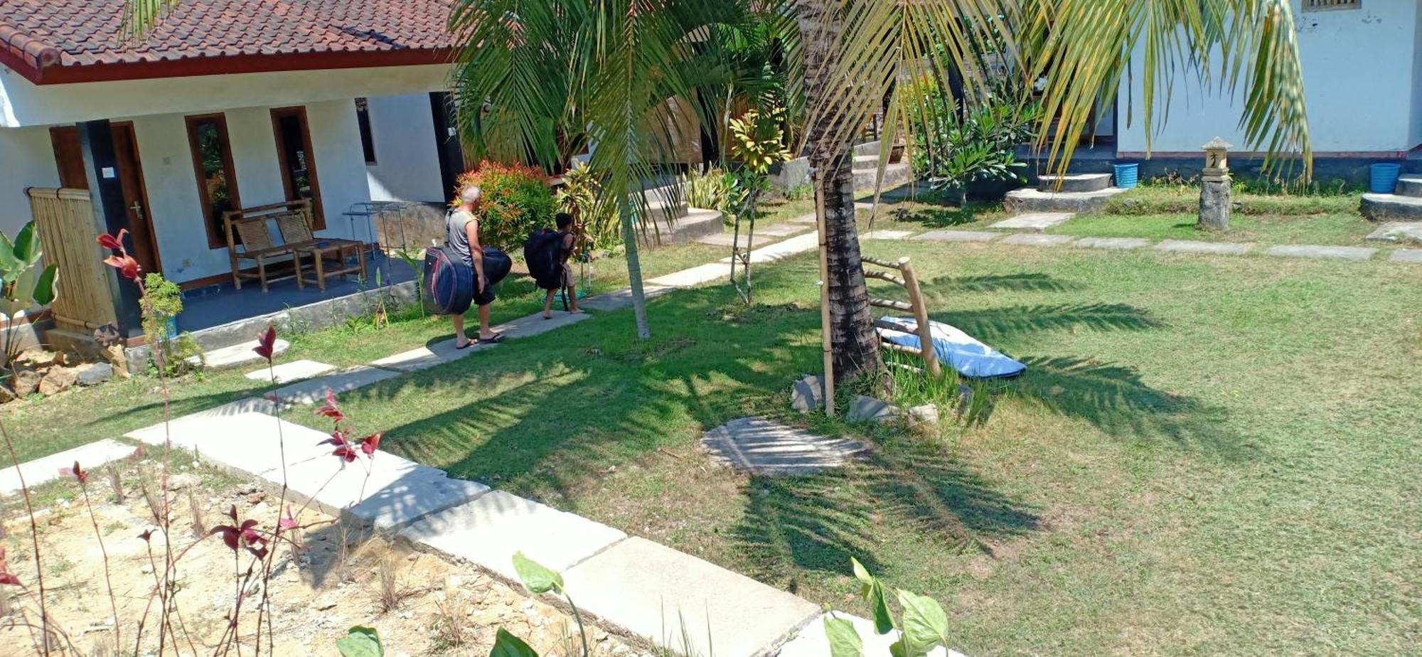 Dewi Garden Guesthouse Kuta  Esterno foto