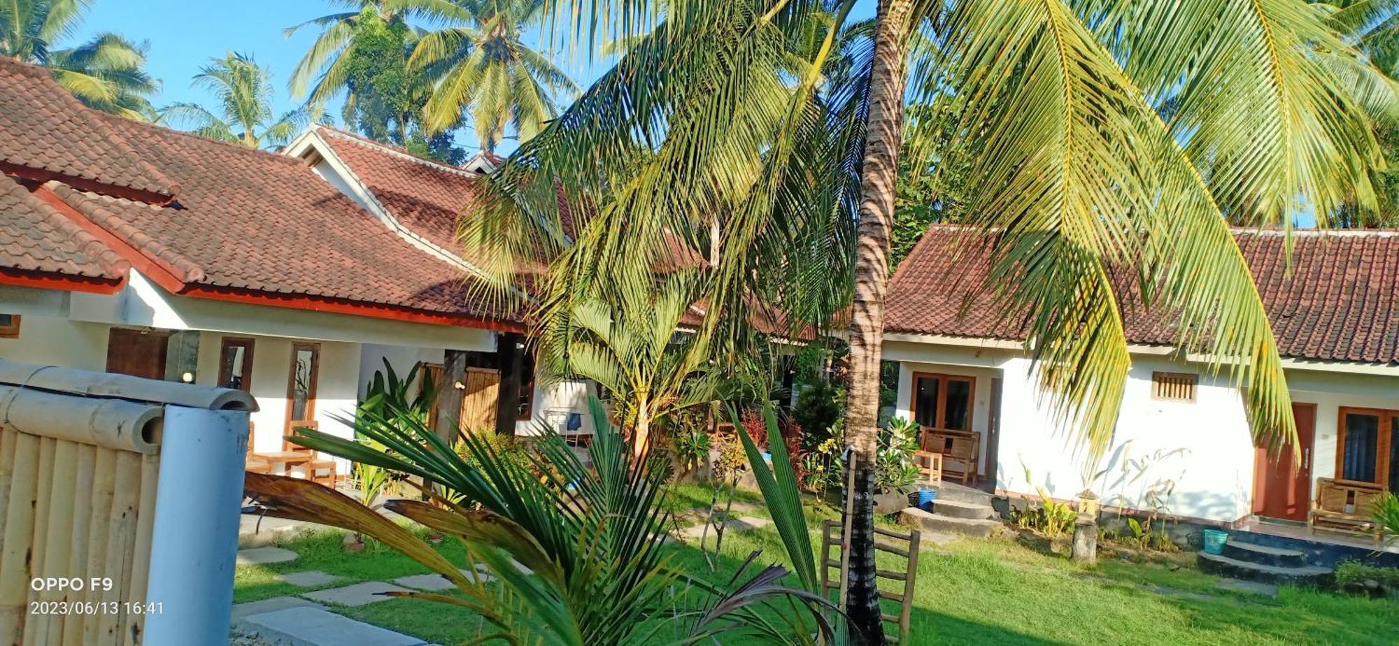 Dewi Garden Guesthouse Kuta  Esterno foto