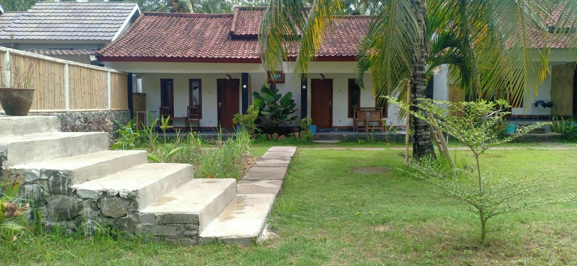 Dewi Garden Guesthouse Kuta  Esterno foto