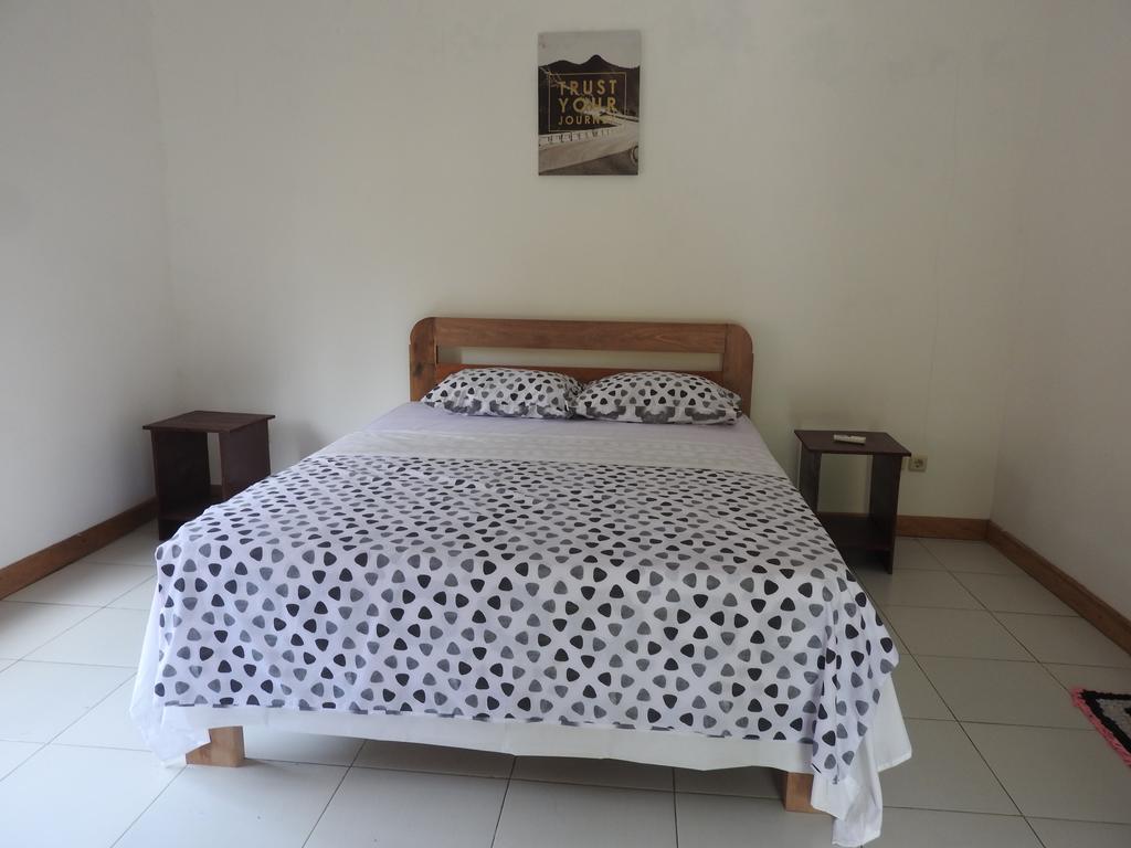 Dewi Garden Guesthouse Kuta  Esterno foto