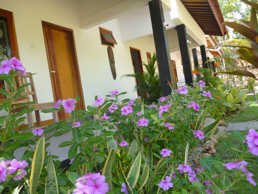 Dewi Garden Guesthouse Kuta  Esterno foto