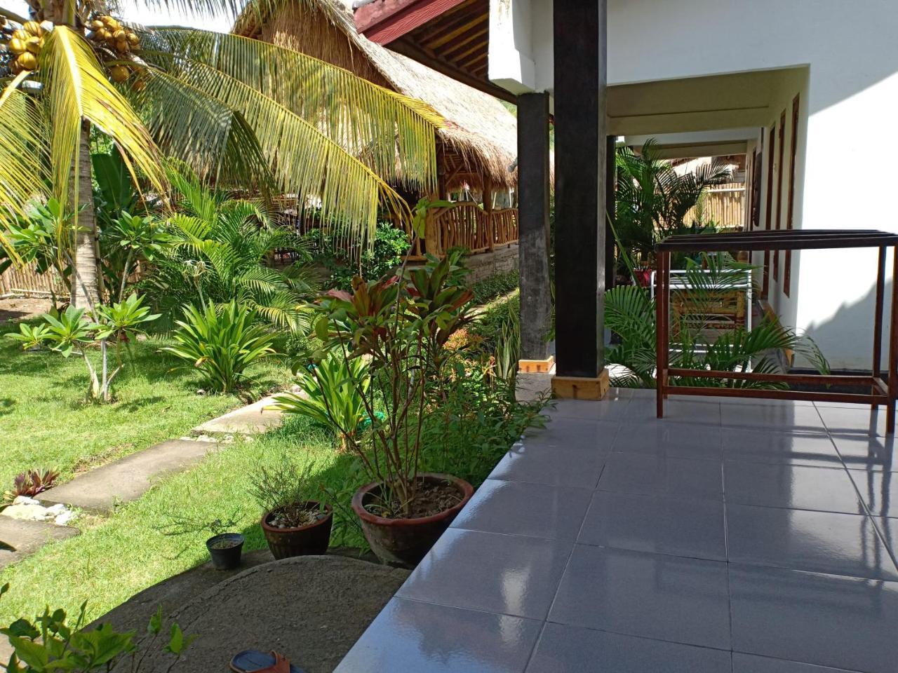 Dewi Garden Guesthouse Kuta  Esterno foto