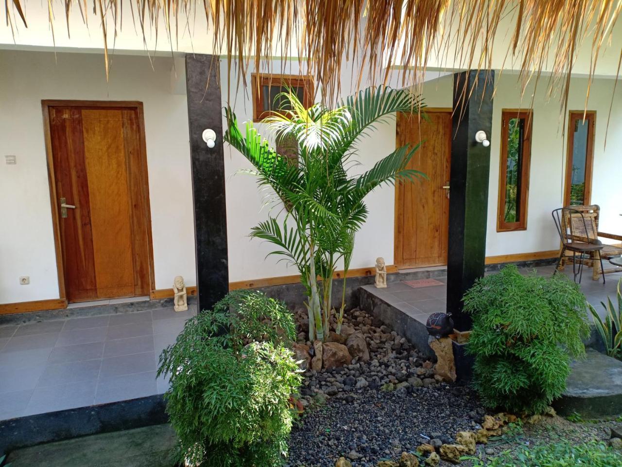 Dewi Garden Guesthouse Kuta  Esterno foto