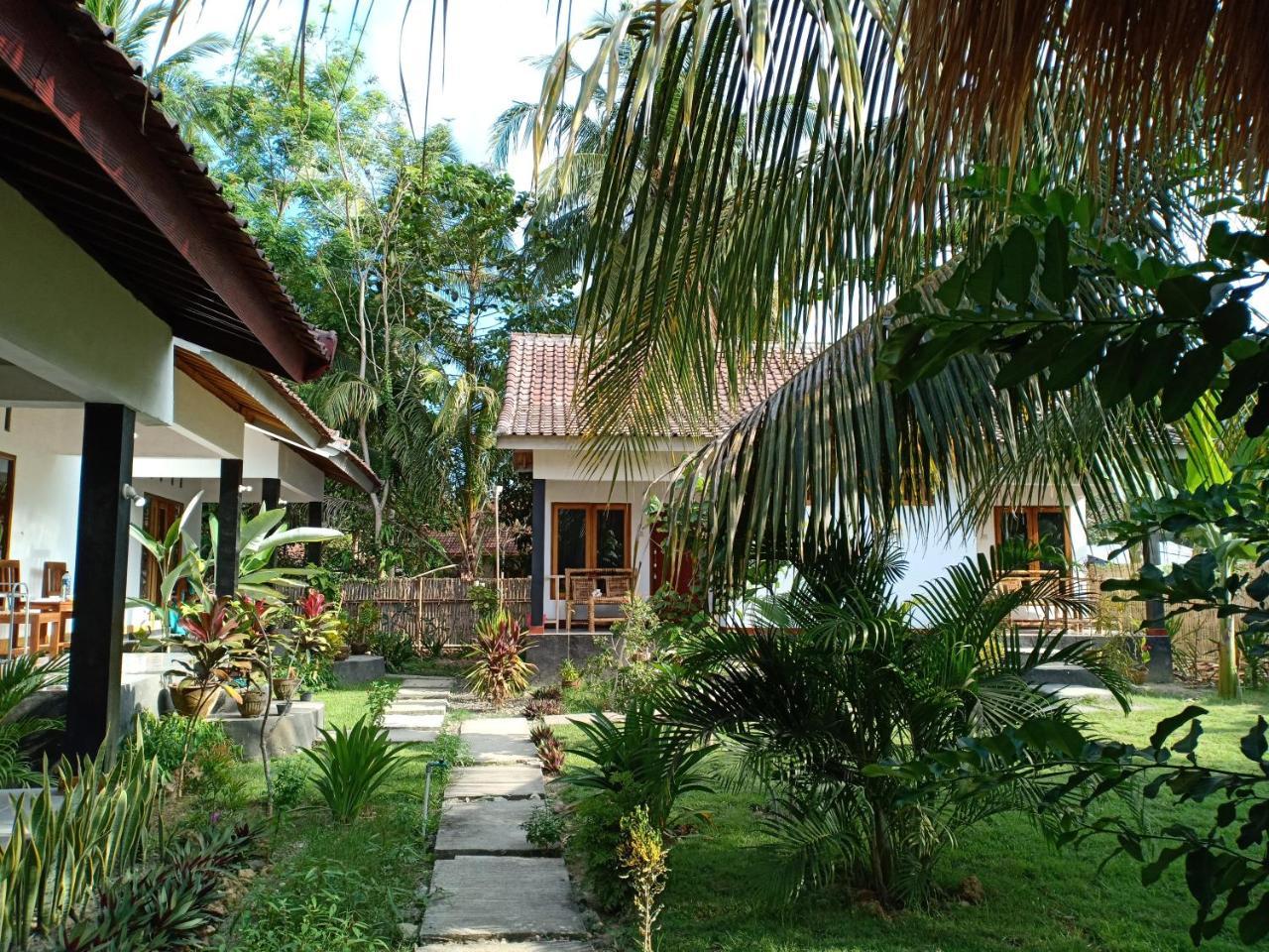 Dewi Garden Guesthouse Kuta  Esterno foto