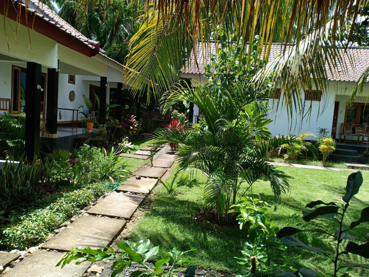 Dewi Garden Guesthouse Kuta  Esterno foto