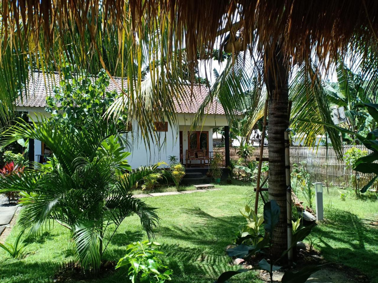 Dewi Garden Guesthouse Kuta  Esterno foto