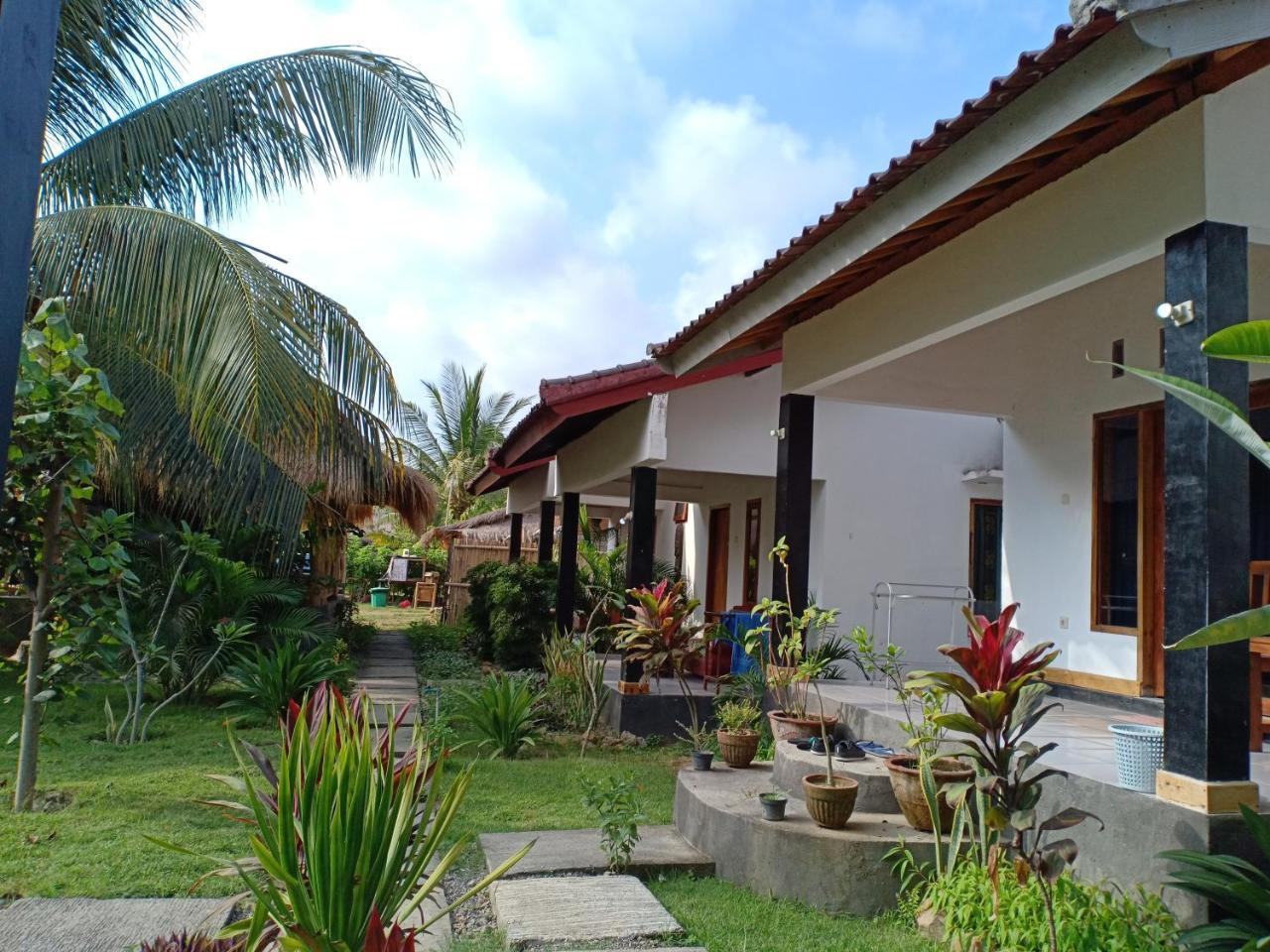 Dewi Garden Guesthouse Kuta  Esterno foto